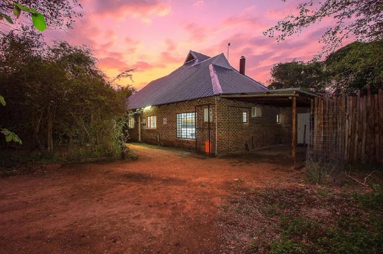 Kruger Wild Dog Inn Marloth Park Buitenkant foto